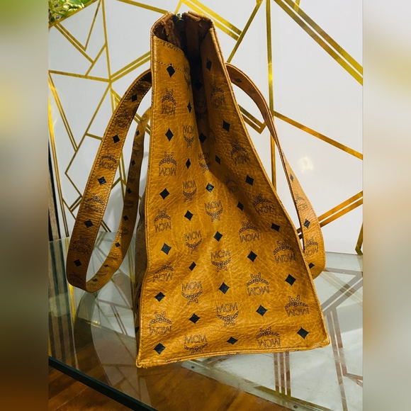 Sold!!Authentic MCM XL Germany tote - Picture 8 of 11